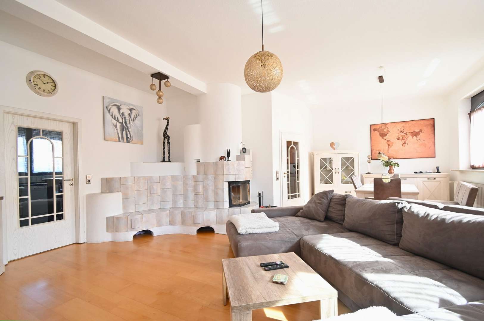 Wohn- und Essbereich Wohn- und Essbereich - Zweifamilienhaus in 79369 Wyhl mit 260m² kaufen