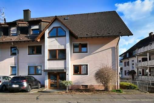Hausansicht Hausansicht - Erdgeschosswohnung in 79261 Gutach mit 68m² als Kapitalanlage kaufen