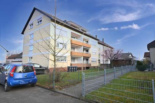 Hausansicht - Dachgeschosswohnung in 79336 Herbolzheim mit 68m² kaufen