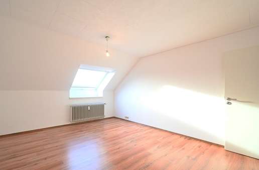 Schlafzimmer 1 - Dachgeschosswohnung in 79336 Herbolzheim mit 68m² kaufen