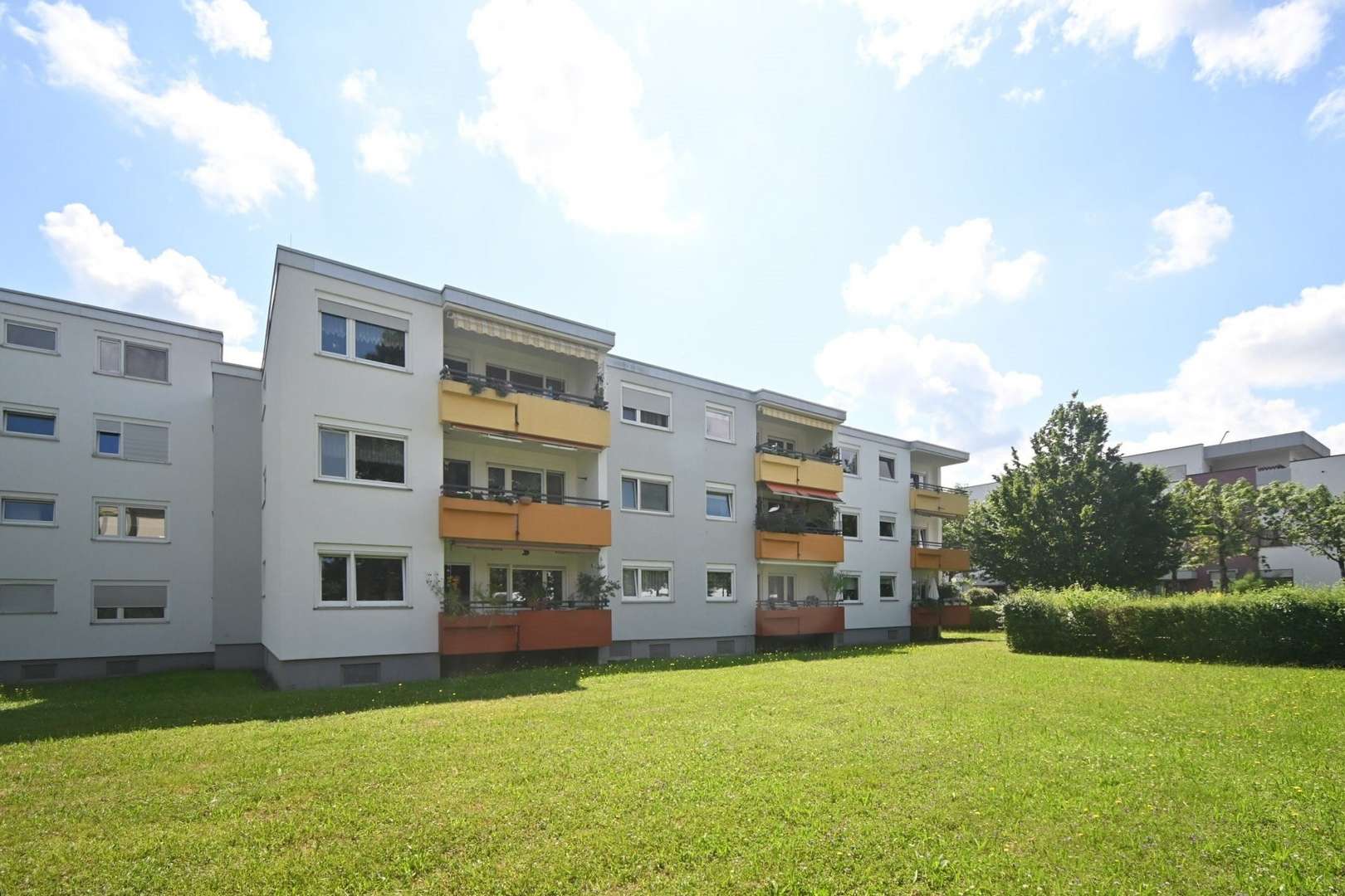 Ansicht der Wohnanlage - Etagenwohnung in 79211 Denzlingen mit 67m² kaufen