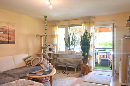 Zugang zum Balkon vom Wohnzimmer - Etagenwohnung in 79211 Denzlingen mit 67m² kaufen