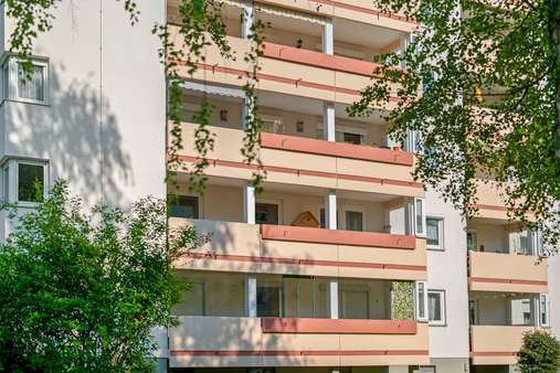 Blick zum Wohnungsbalkon - Etagenwohnung in 79194 Gundelfingen mit 59m² kaufen