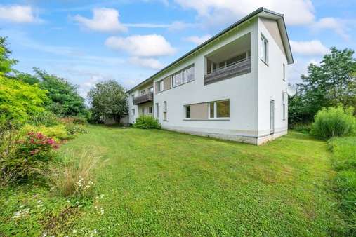 Gartenseite - Zweifamilienhaus in 79331 Teningen mit 235m² kaufen