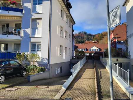 Weg zur Haustüre - Etagenwohnung in 79183 Waldkirch mit 98m² kaufen