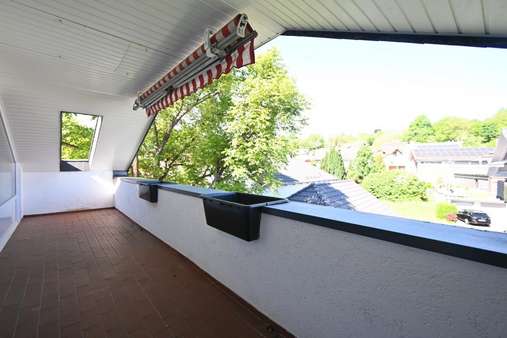 großzügiger Balkon mit Markise - Dachgeschosswohnung in 79331 Teningen mit 74m² kaufen