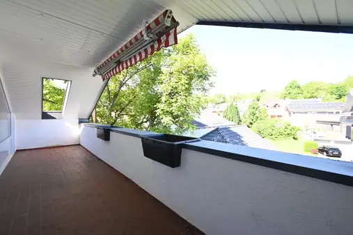 Dachgeschosswohnung mit 2 Balkonen