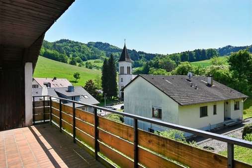 Balkon im Dachgeschoss - Zweifamilienhaus in 79183 Waldkirch mit 208m² kaufen