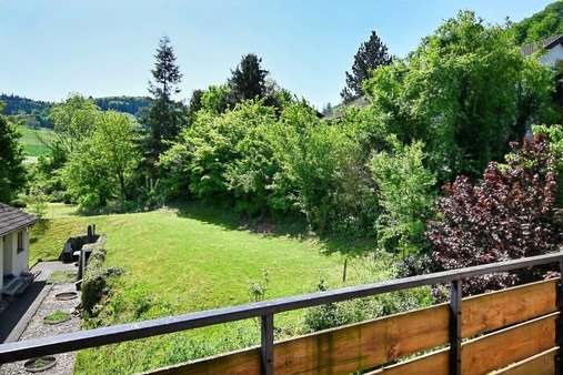 Blick vom Balkon zum Nachbargrundstück - Zweifamilienhaus in 79183 Waldkirch mit 208m² kaufen