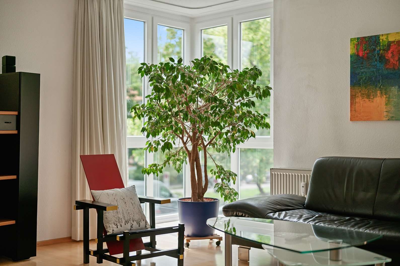 verglaster Erker im Wohnzimmer - Etagenwohnung in 79106 Freiburg mit 90m² kaufen