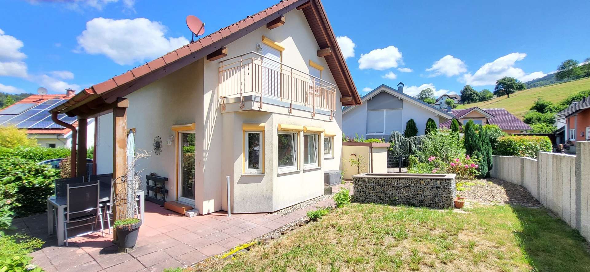 Terrasse mit angrenzendem Garten - Einfamilienhaus in 79297 Winden mit 116m² mieten