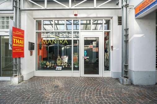 Eingang Eingang - Ladenlokal in 79098 Freiburg mit 118m² als Kapitalanlage kaufen