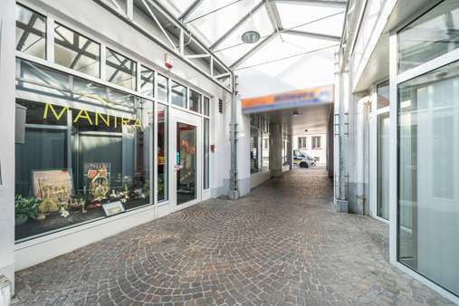 Lage in Passage Lage in Passage - Ladenlokal in 79098 Freiburg mit 118m² als Kapitalanlage kaufen