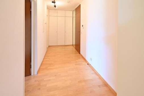 Flur mit Einbauschrank Flur mit Einbauschrank - Etagenwohnung in 79183 Waldkirch mit 87m² kaufen