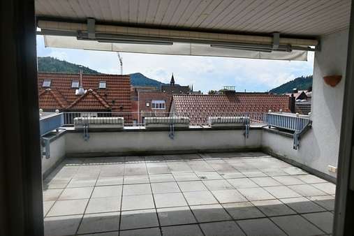 Großer Balkon mit Markise Großer Balkon mit Markise - Maisonette-Wohnung in 79183 Waldkirch mit 172m² mieten