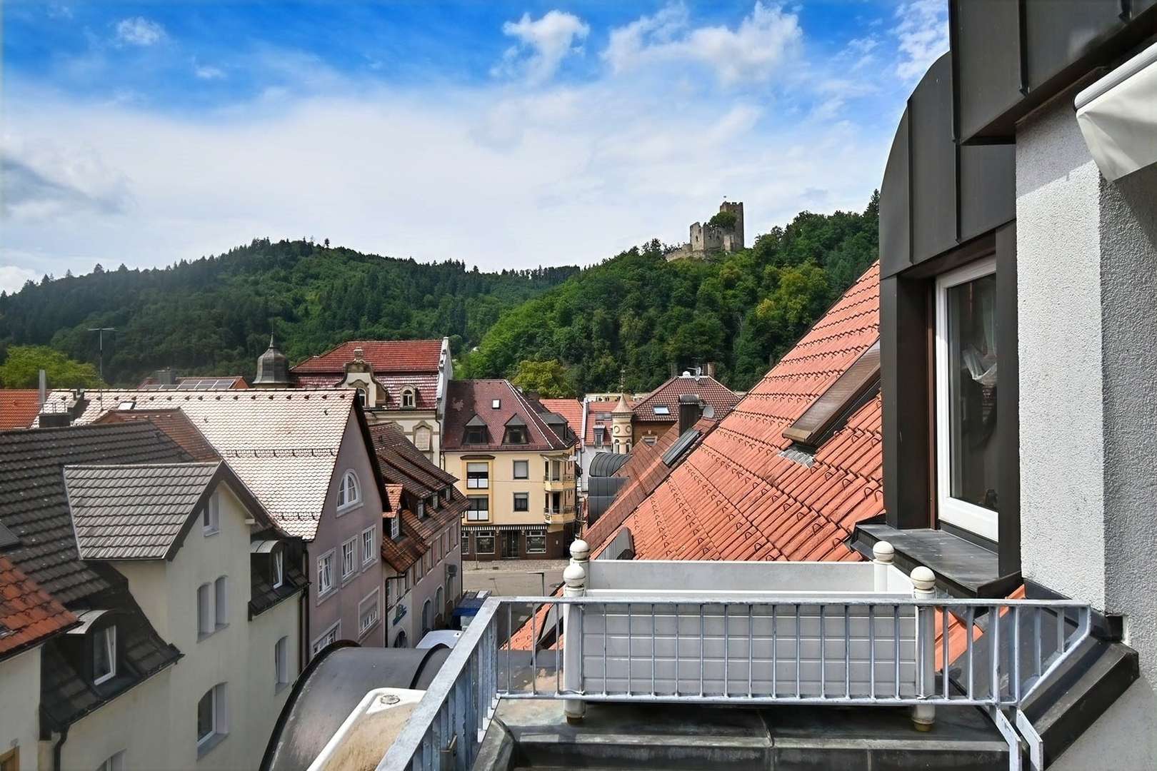 Kastelburg Blick - großer Balkon Kastelburg Blick - großer Balkon - Maisonette-Wohnung in 79183 Waldkirch mit 172m² mieten