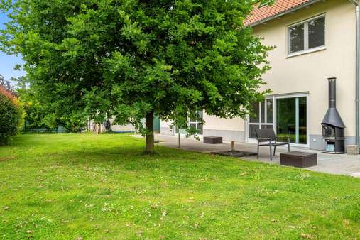 Blick auf die Terrasse - Einfamilienhaus in 79194 Heuweiler mit 311m² kaufen