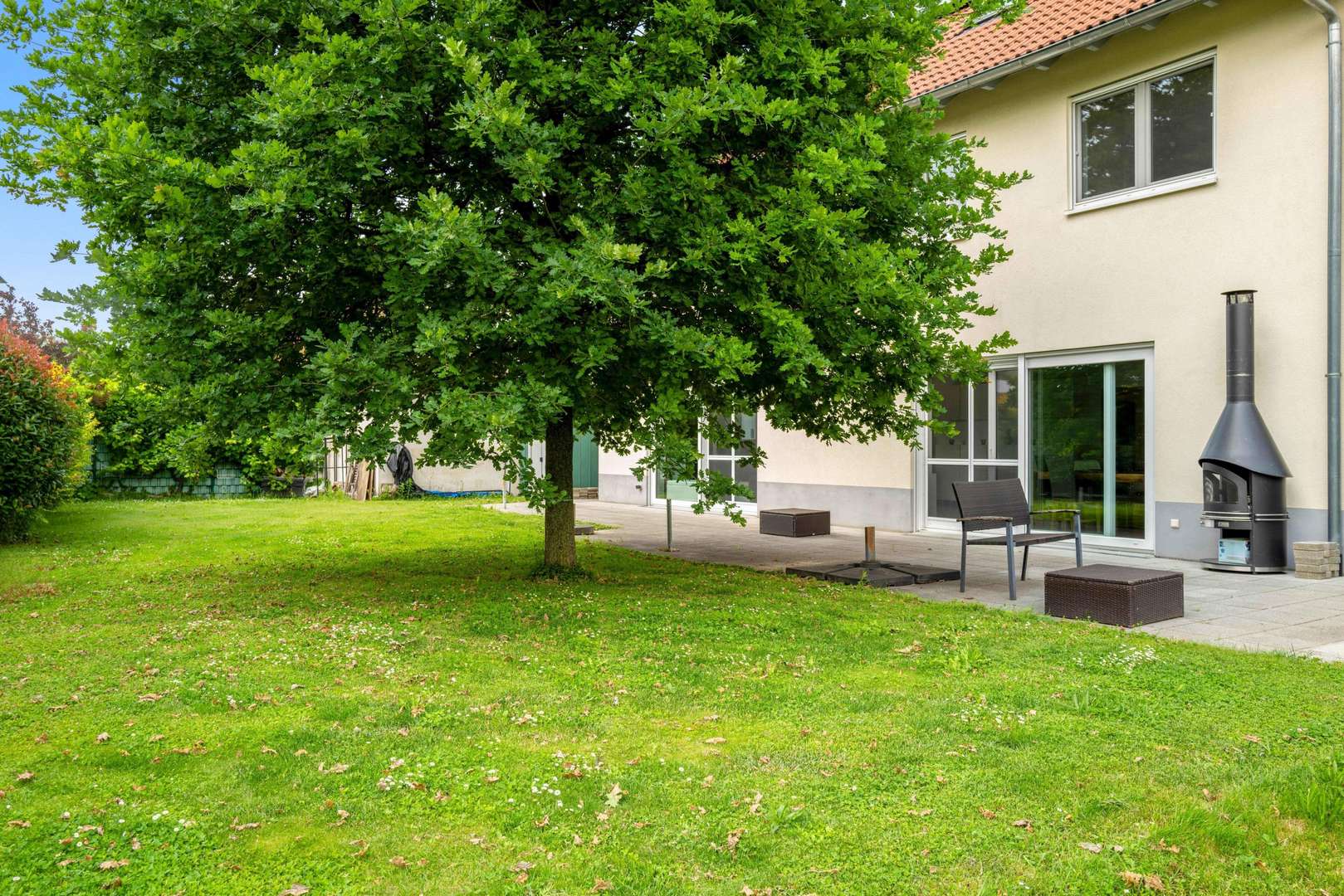 Blick auf die Terrasse Blick auf die Terrasse - Einfamilienhaus in 79194 Heuweiler mit 311m² kaufen