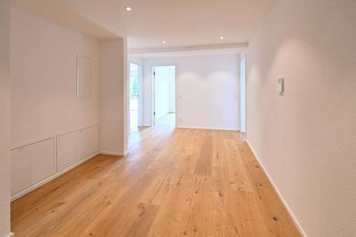 Flur Flur - Erdgeschosswohnung in 79183 Waldkirch mit 197m² kaufen