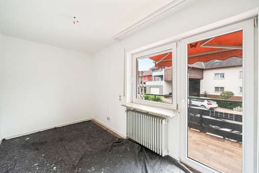 Helles Schlafzimmer mit Balkon Helles Schlafzimmer mit Balkon - Zweifamilienhaus in 79341 Kenzingen mit 131m² kaufen