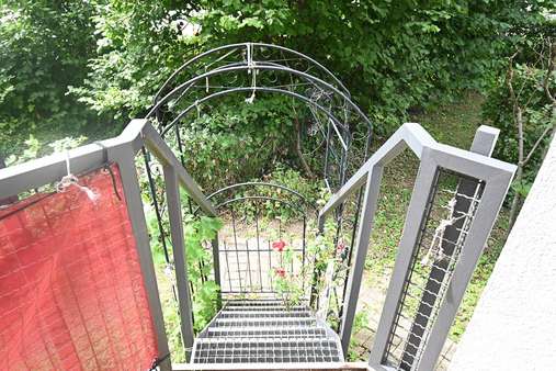 Balkon mit Treppe - Erdgeschosswohnung in 79183 Waldkirch mit 62m² kaufen