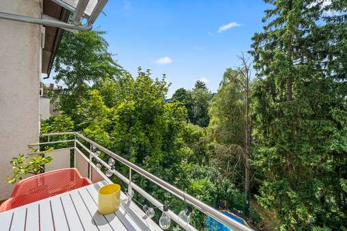 Balkonausschnitt mit Blick nach Süd-Osten Balkonausschnitt mit Blick nach Süd-Osten - Etagenwohnung in 79102 Freiburg mit 107m² kaufen