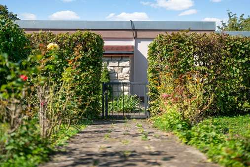 separater Gartenzugang - Reihenendhaus in 79110 Freiburg mit 125m² kaufen