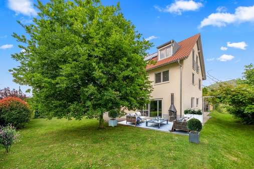 Blick aus dem Garten - KI generiert - Einfamilienhaus in 79194 Heuweiler mit 311m² kaufen