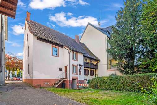 Hausansicht Rückseite Hausansicht Rückseite - Mehrfamilienhaus in 79183 Waldkirch mit 230m² kaufen