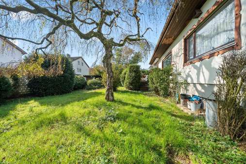 Toller Garten mit altem Baumbestand Toller Garten mit altem Baumbestand - Einfamilienhaus in 79183 Waldkirch mit 149m² kaufen