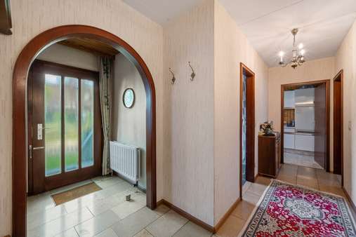 Großzügiger Eingangsbereich Großzügiger Eingangsbereich - Einfamilienhaus in 79183 Waldkirch mit 149m² kaufen