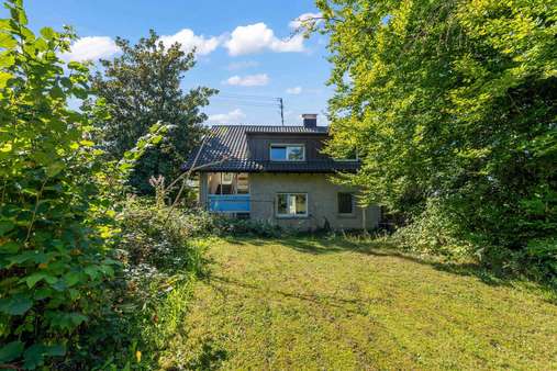 Hausansicht von der Gartenseite Hausansicht von der Gartenseite - Zweifamilienhaus in 79312 Emmendingen mit 243m² kaufen