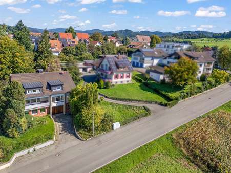 Lage in Windenreute Lage in Windenreute - Zweifamilienhaus in 79312 Emmendingen mit 243m² kaufen