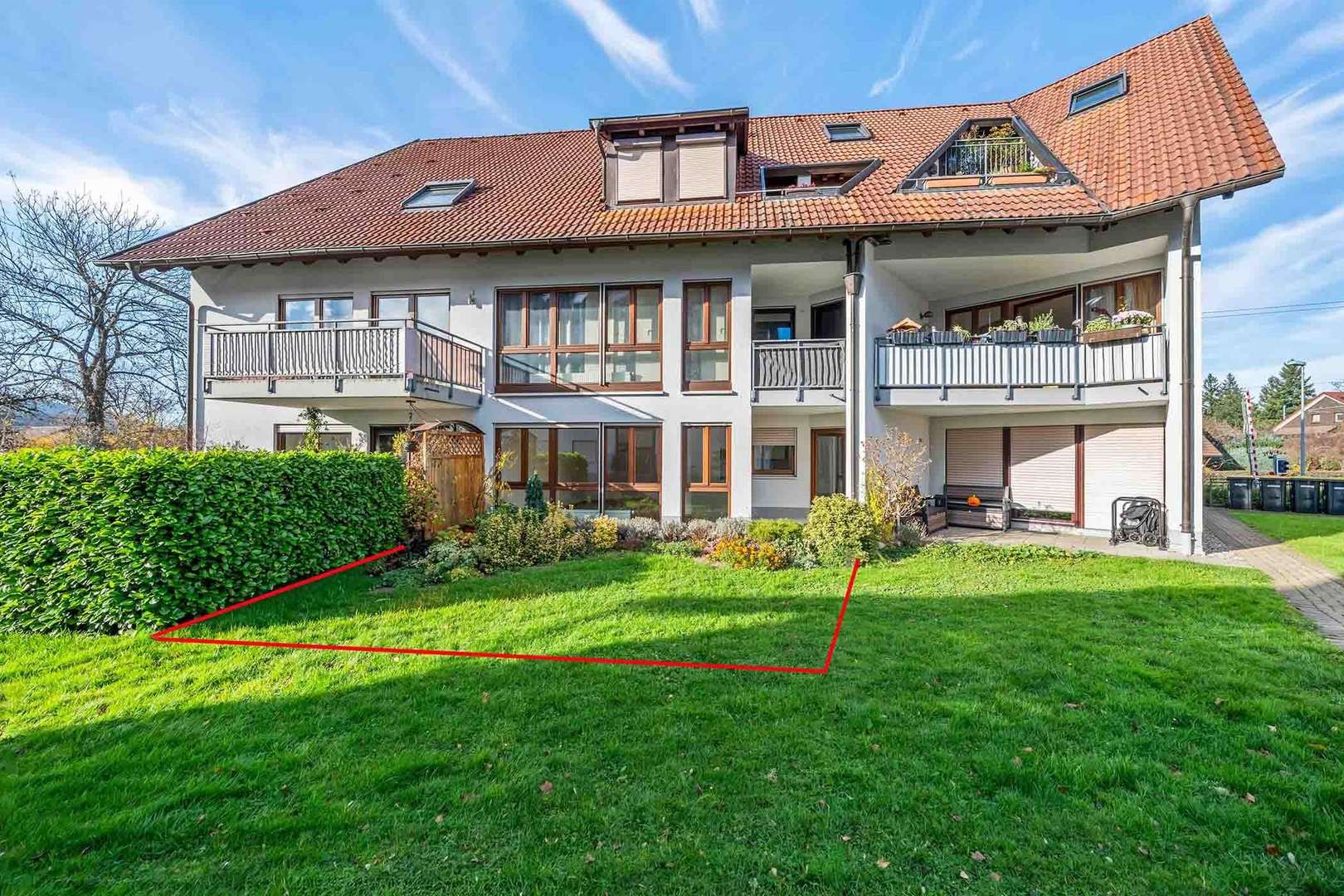 Hausansicht und eingezeichnete Sondernutzungsfläche - Erdgeschosswohnung in 79199 Kirchzarten mit 53m² kaufen