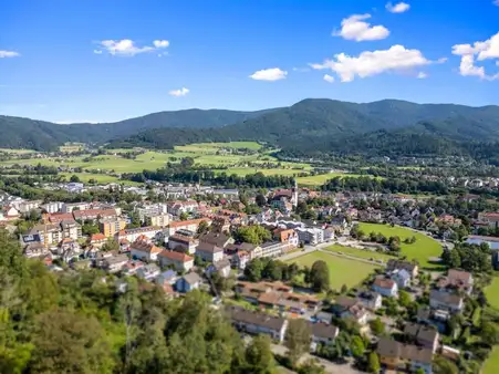 Erstbezug: Schönes Apartment in der Sonnhalde in Waldkirch
15 Minuten von Freiburg entfernt