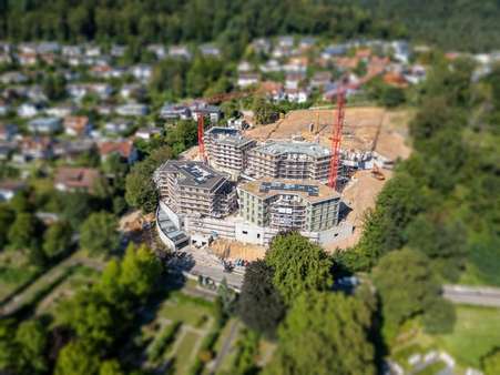 Häuser A + B im Vordergrund September 24 - Dachgeschosswohnung in 79183 Waldkirch mit 125m² kaufen