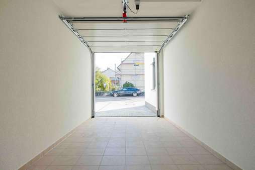 Garage mit Vorplatz - Doppelhaushälfte in 79108 Freiburg im Breisgau mit 124m² kaufen