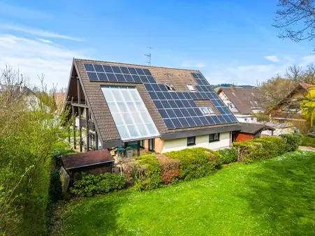 Teilvermietetes Zweifamilienhaus mit besonderer Architektur