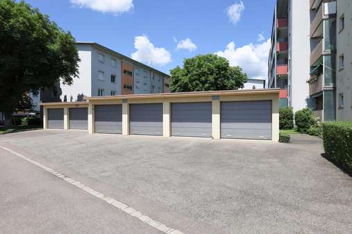 Ansicht Garagen - Etagenwohnung in 79539 Lörrach mit 86m² kaufen