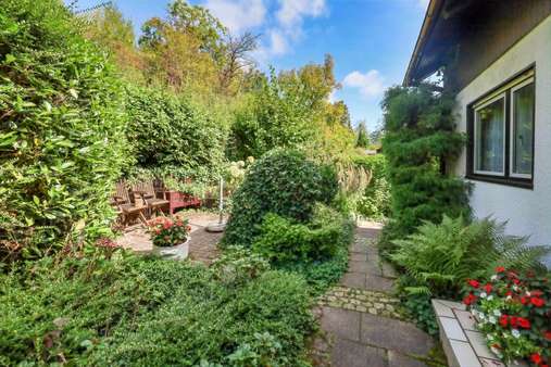 Sitzbereich vor dem Eingang Sitzbereich vor dem Eingang - Zweifamilienhaus in 79539 Lörrach mit 185m² kaufen