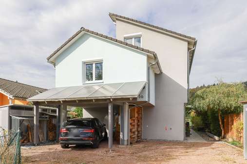 Carport + Stellplatz - Zweifamilienhaus in 79688 Hausen mit 237m² kaufen