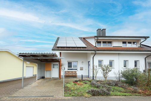 Hägelberg - Nachhaltig wohnen in sonniger Traumlage! Doppelhaushälfte mit Fernwärme und PV-Anlage 