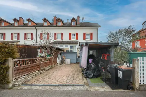 Reihenendhaus (Köchlin) mit Stellplatz und gepflegtem Garten-zentrumsnah gelegen!