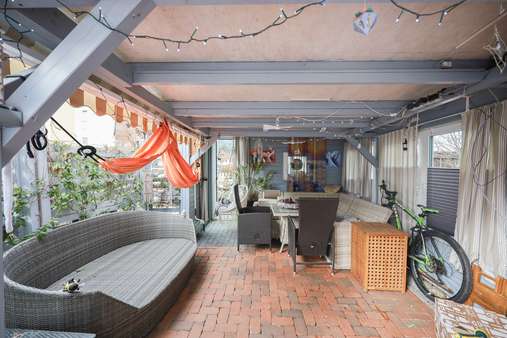 Überdachte Sitzmöglichkeit - Reihenendhaus in 79539 Lörrach mit 90m² kaufen