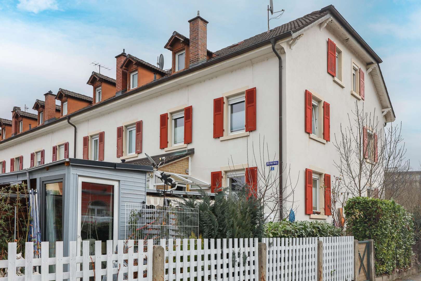 Seitliche Außenansicht - Reihenendhaus in 79539 Lörrach mit 90m² kaufen