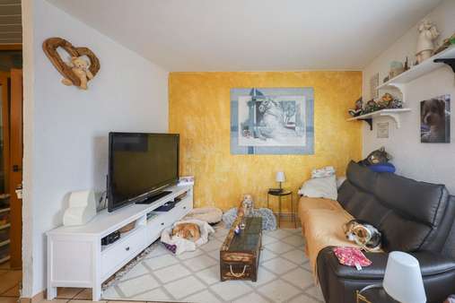 Wohnzimmer - Reihenendhaus in 79539 Lörrach mit 90m² kaufen