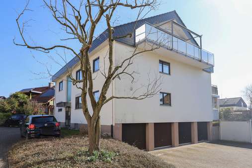 Außenansicht Außenansicht - Dachgeschosswohnung in 79576 Weil am Rhein mit 120m² kaufen