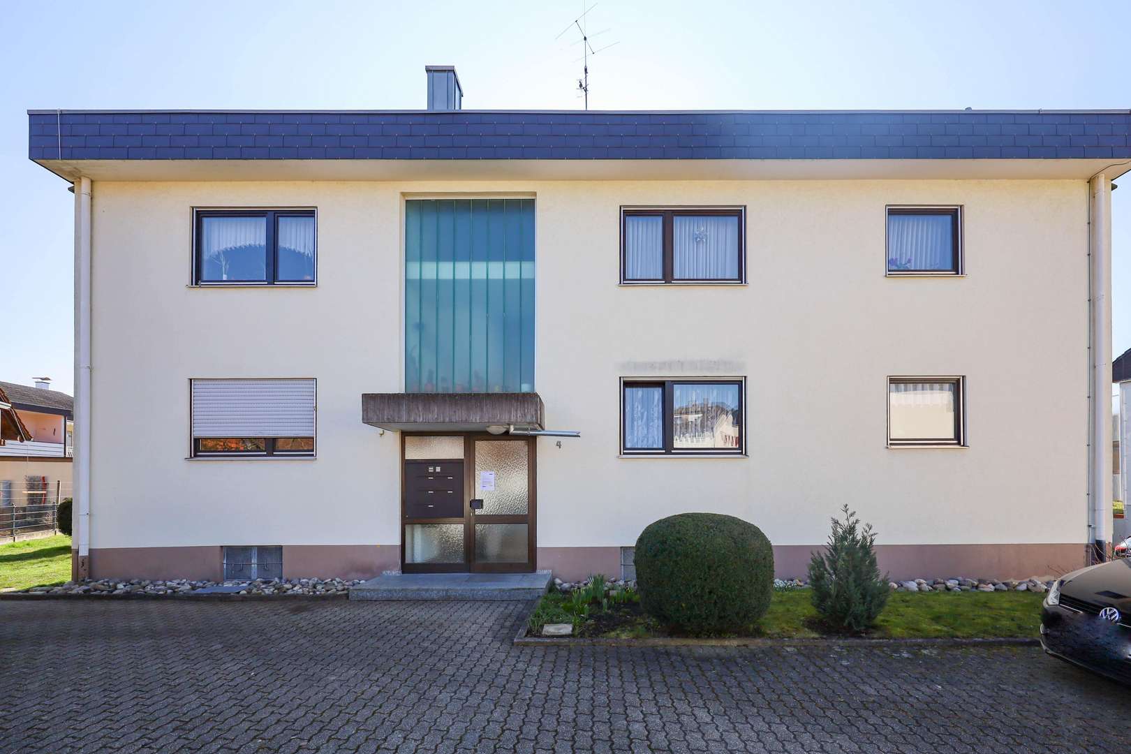 Außenansicht Front Außenansicht Front - Dachgeschosswohnung in 79576 Weil am Rhein mit 120m² kaufen