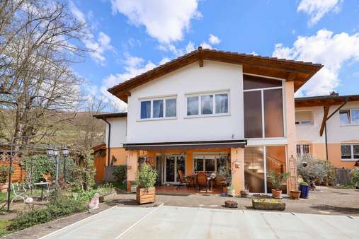 Ansicht West - Zweifamilienhaus in 79539 Lörrach mit 224m² kaufen