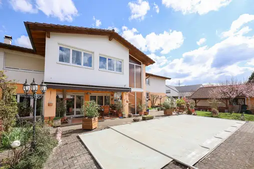 Ferienfeeling Zuhause! – Ihr Rückzugsort mit Pool und Traumgarten!